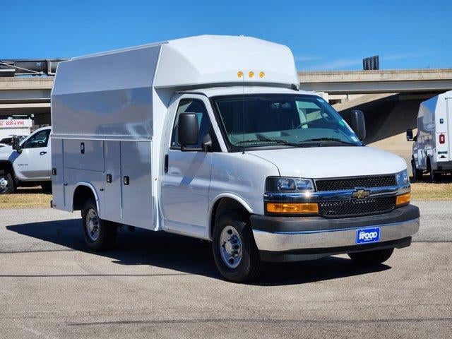 2025 Chevrolet Express Cutaway 3500 Base