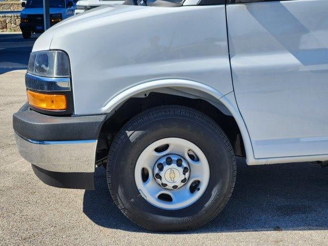2025 Chevrolet Express Cutaway 3500 Base