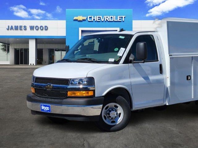 2025 Chevrolet Express Cutaway 3500 Base