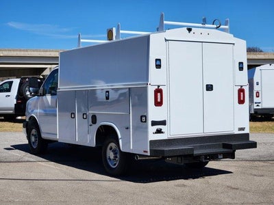 2025 Chevrolet Express Cutaway 3500 Base