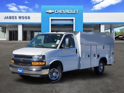 2025 Chevrolet Express Cutaway 3500 Base