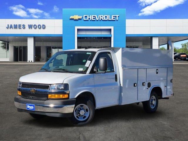 2025 Chevrolet Express Cutaway 3500 Base