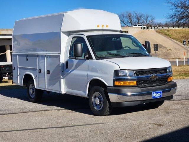 2025 Chevrolet Express Cutaway 3500 Base