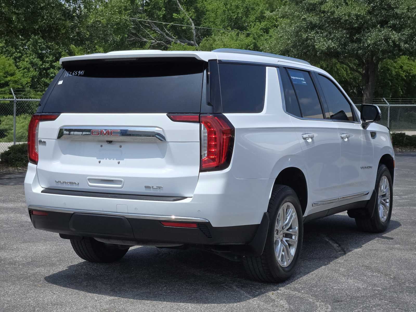 2023 GMC Yukon SLT