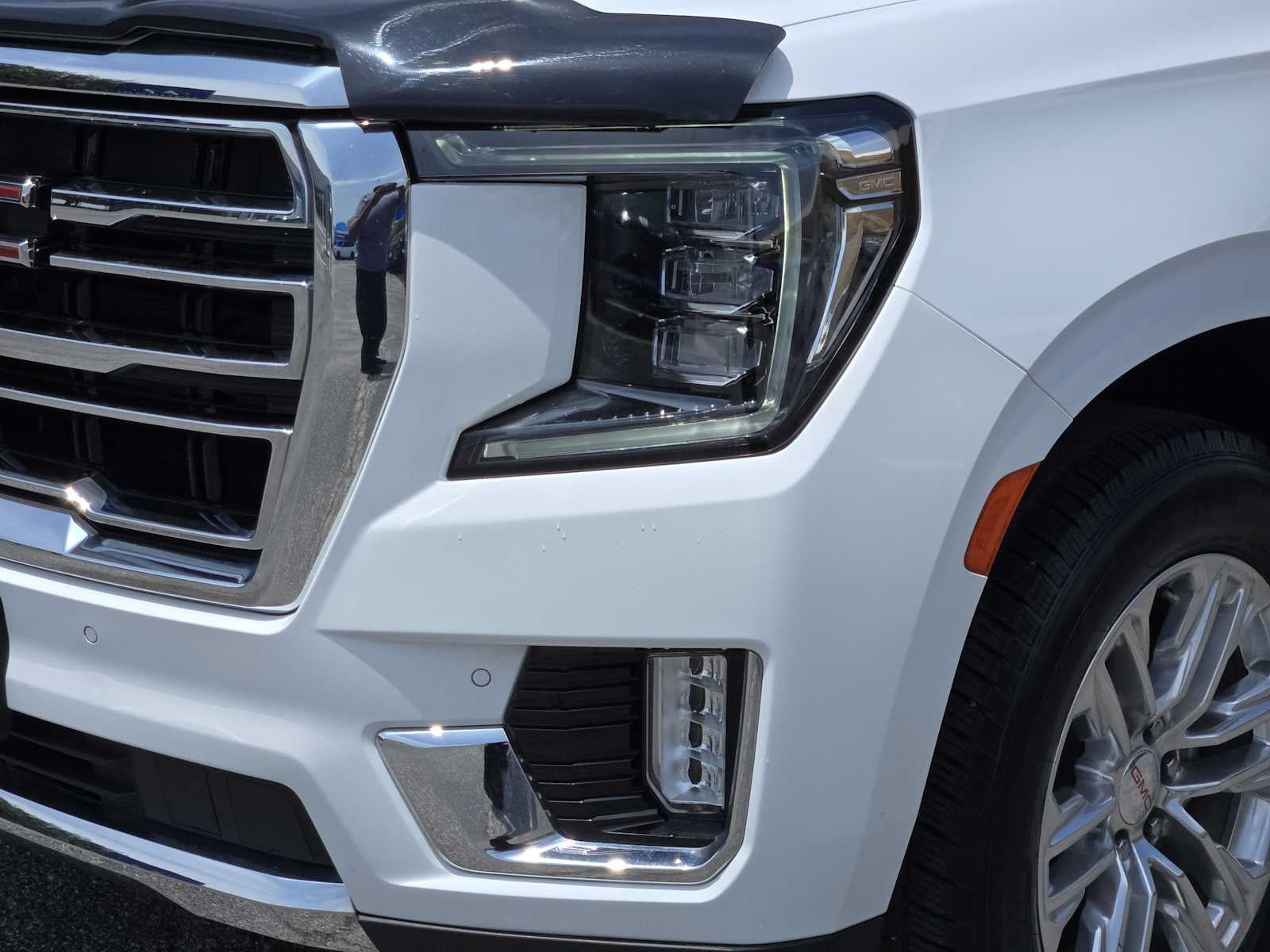 2023 GMC Yukon SLT