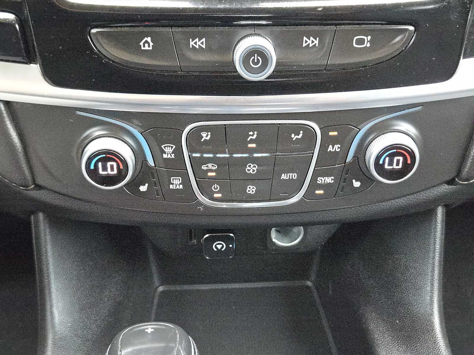 2018 Chevrolet Traverse LT Cloth