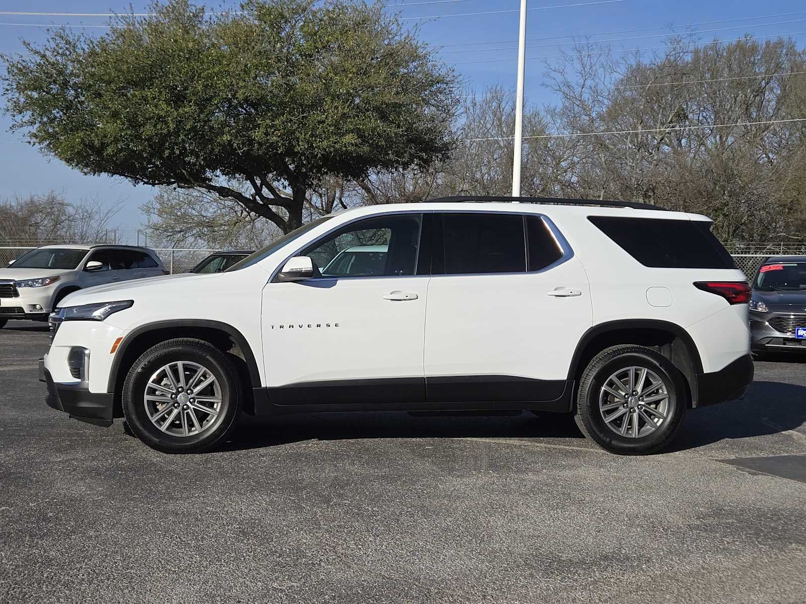 2022 Chevrolet Traverse LT Cloth