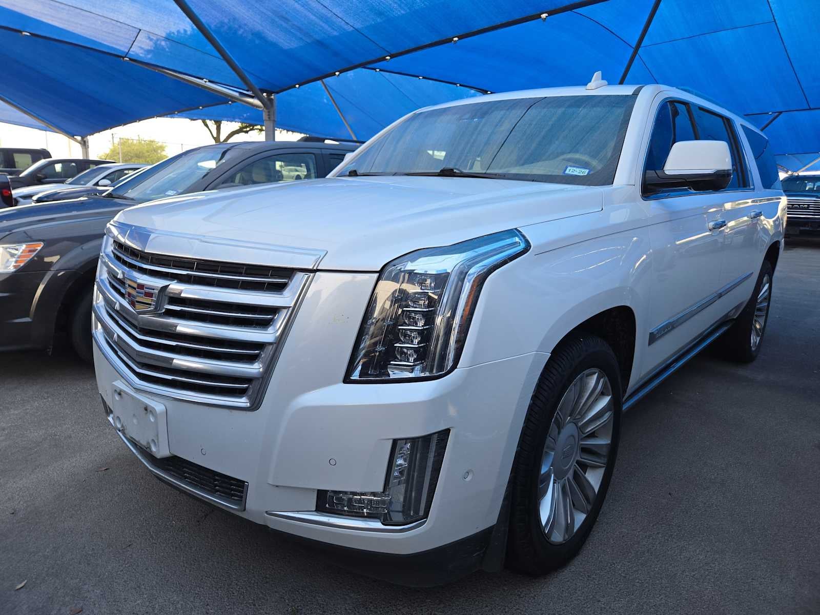 2019 Cadillac Escalade ESV AWD Platinum's photo