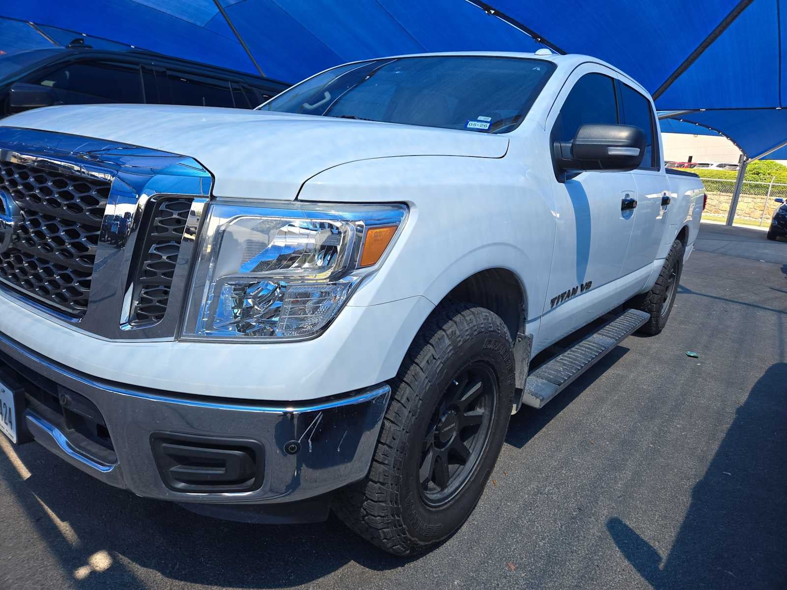 2018 Nissan TITAN SV