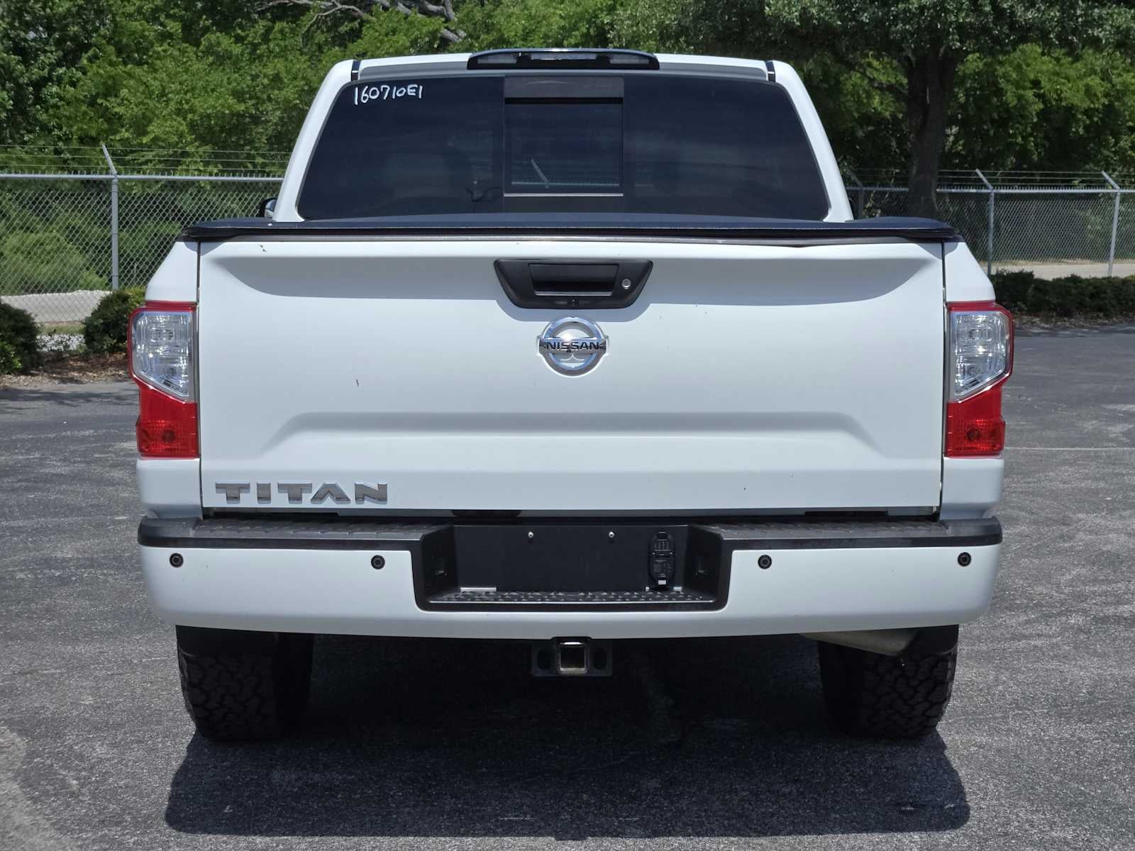 2018 Nissan TITAN SV