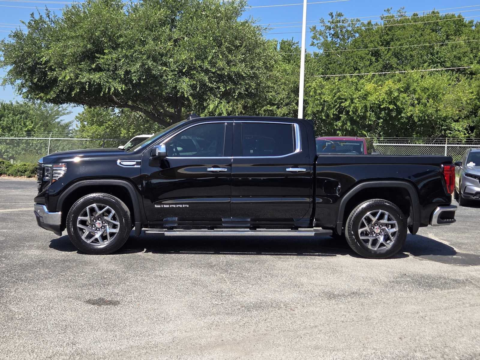 2025 GMC Sierra 1500 SLT