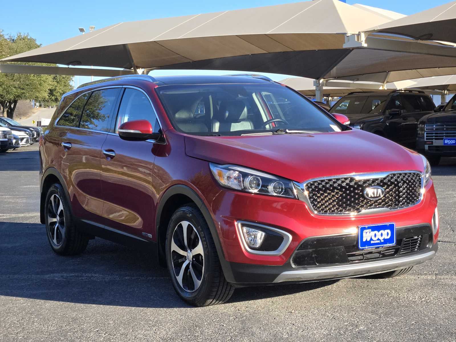 Used 2017 Kia Sorento EX with VIN 5XYPHDA51HG313640 for sale in Decatur, TX