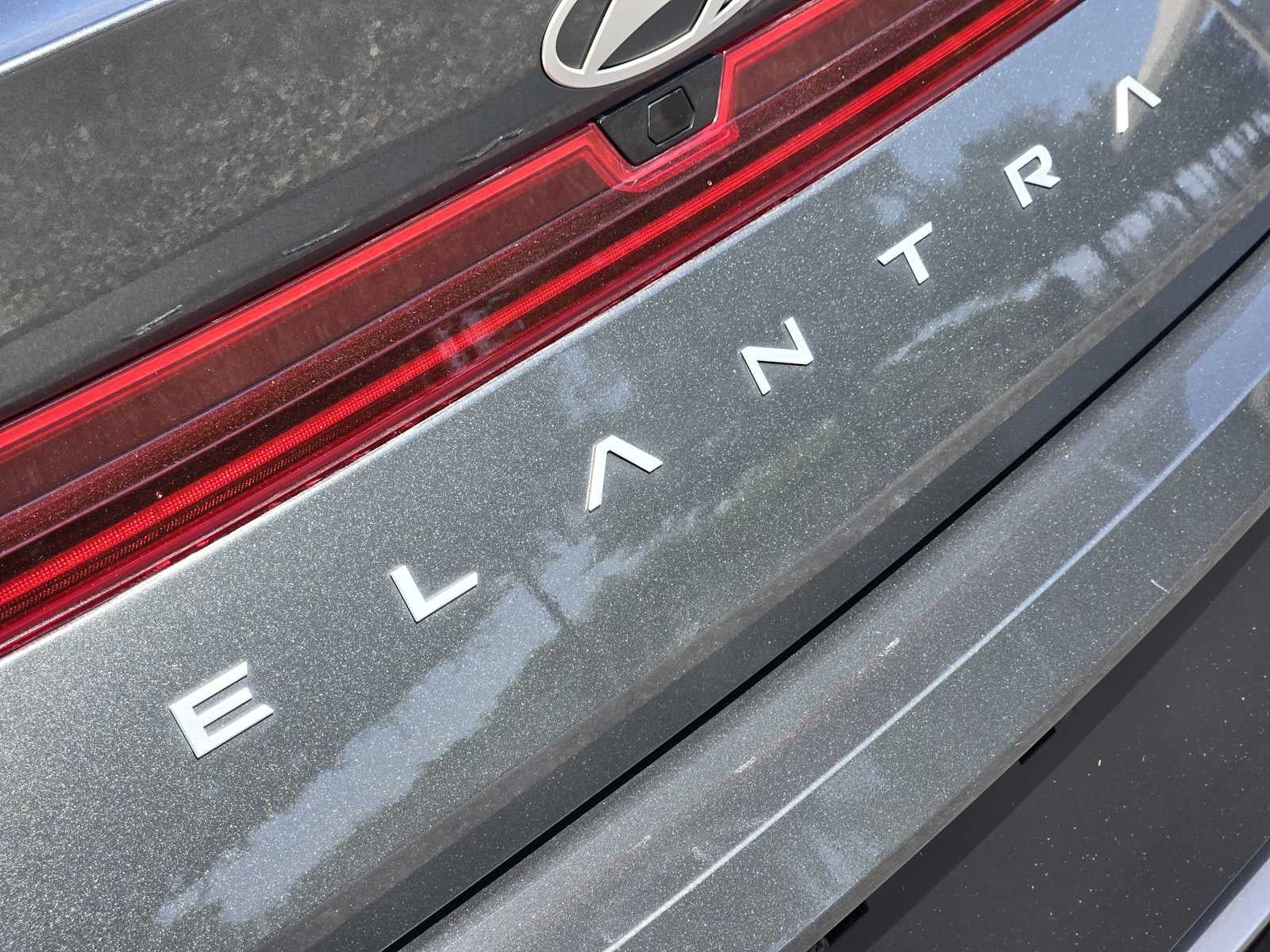 2025 Hyundai Elantra Hybrid Limited