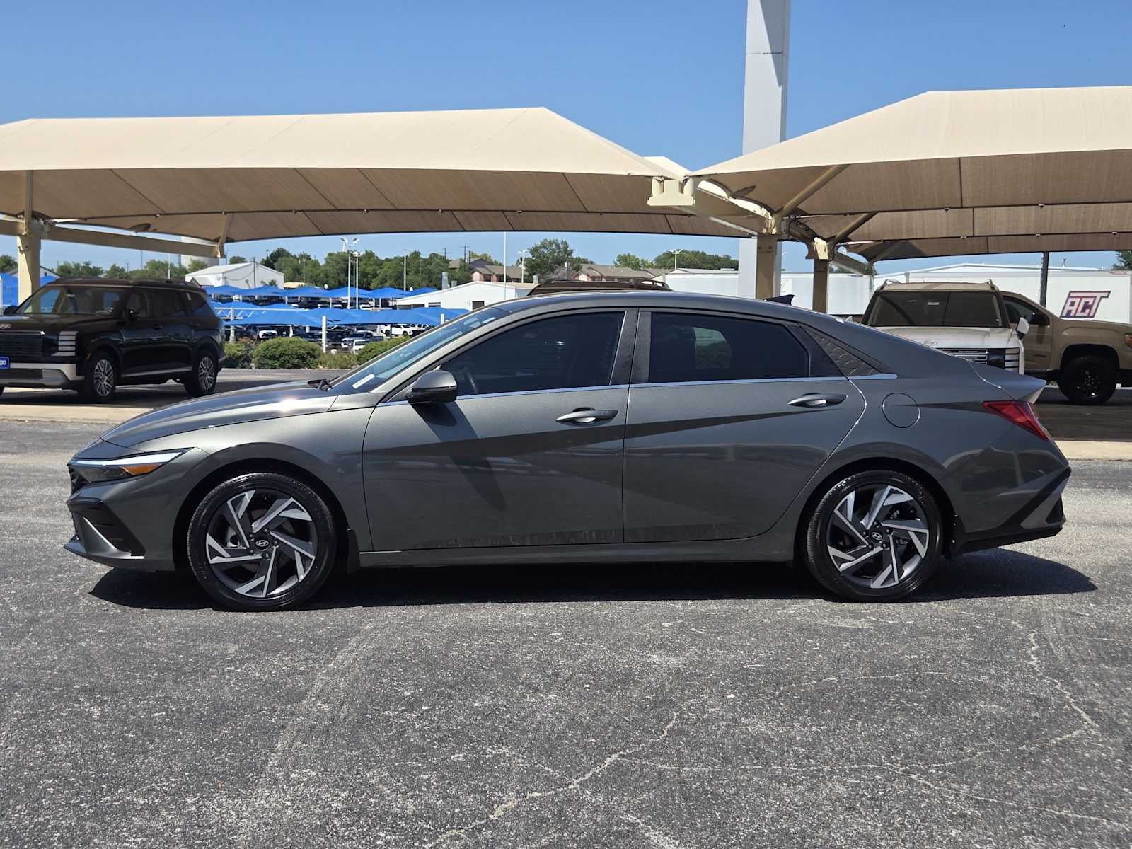 2025 Hyundai Elantra Hybrid Limited